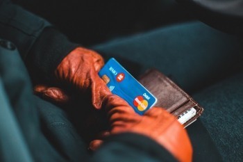 信用卡最多可以逾期多久上征信？多久被起诉？