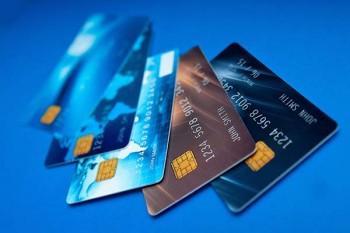 信用卡分期还款跟最低还款哪个划算？哪个利息更高？