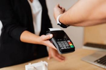 信用卡逾期多久会上黑名单？多久被银行起诉？