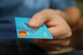 信用卡最低还款和分期哪个划算？一篇文章告诉你两者区别！